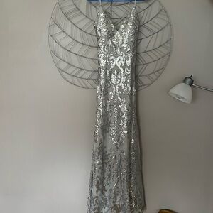 Windsor Silver Sequin Prom Dress with Open Back (Size Small)